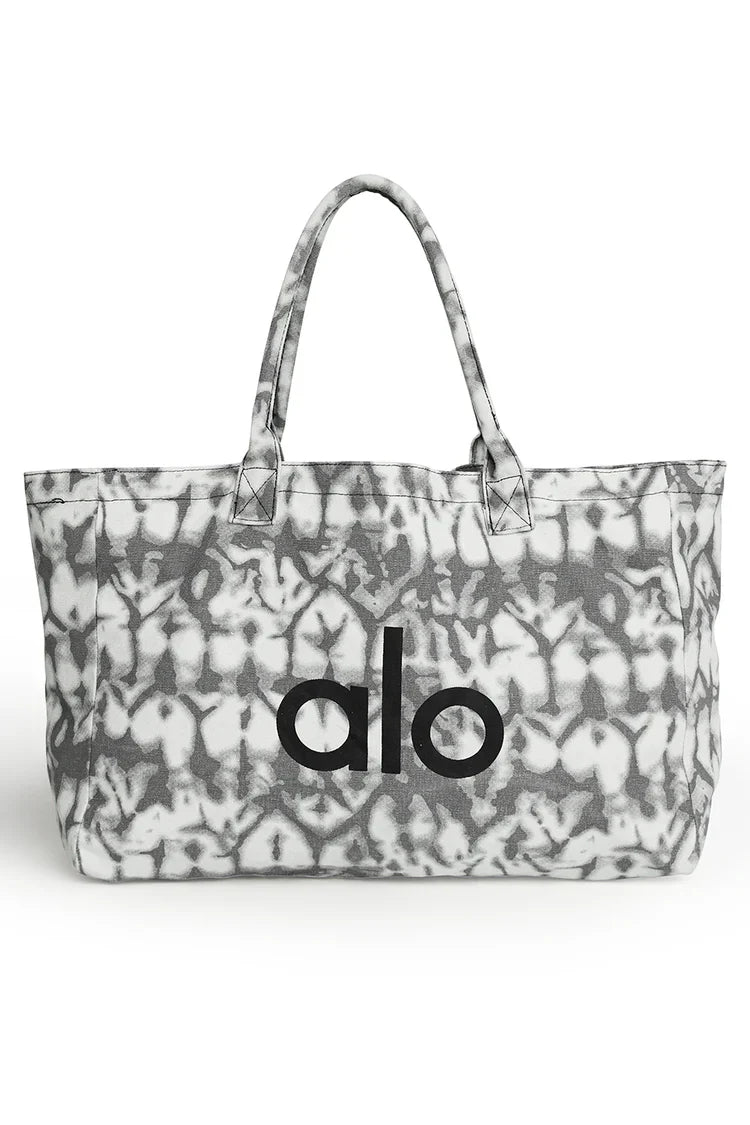 Iconic Shopper Tote - aainie